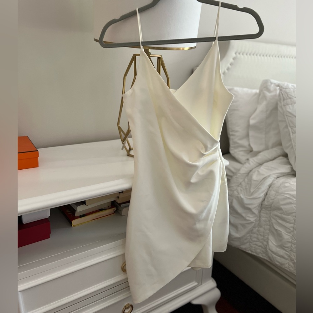 White dress! Never worn size US 2!